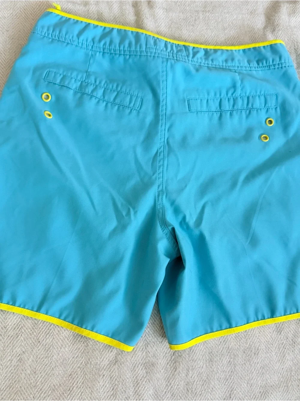 Penguin By Munsingwear Iconic Earl Retro Mens Volley Swim Trunks 30 Aqua Yellow